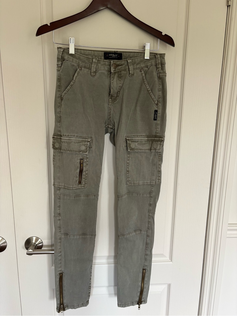 Silver Jeans Men’s Cargo Pants in Olive